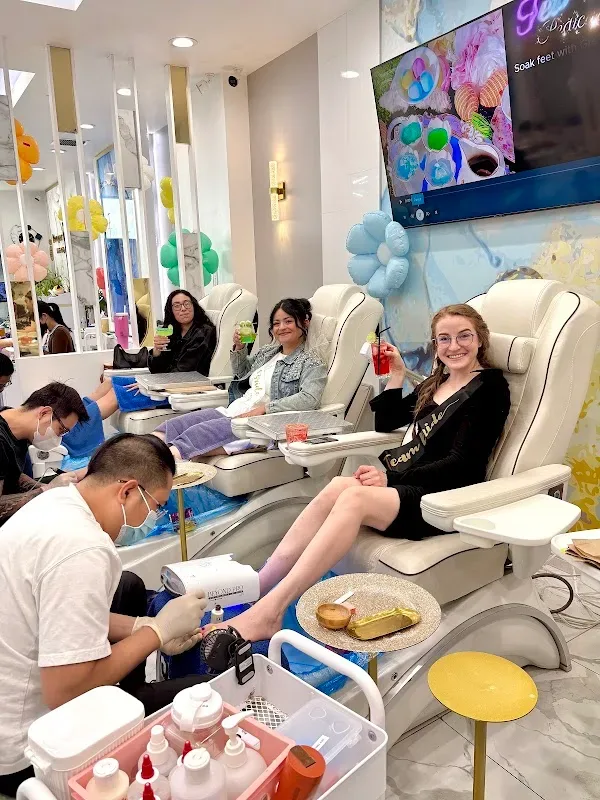 Pamper Me Nails Spa — Nail salon in Hesperia